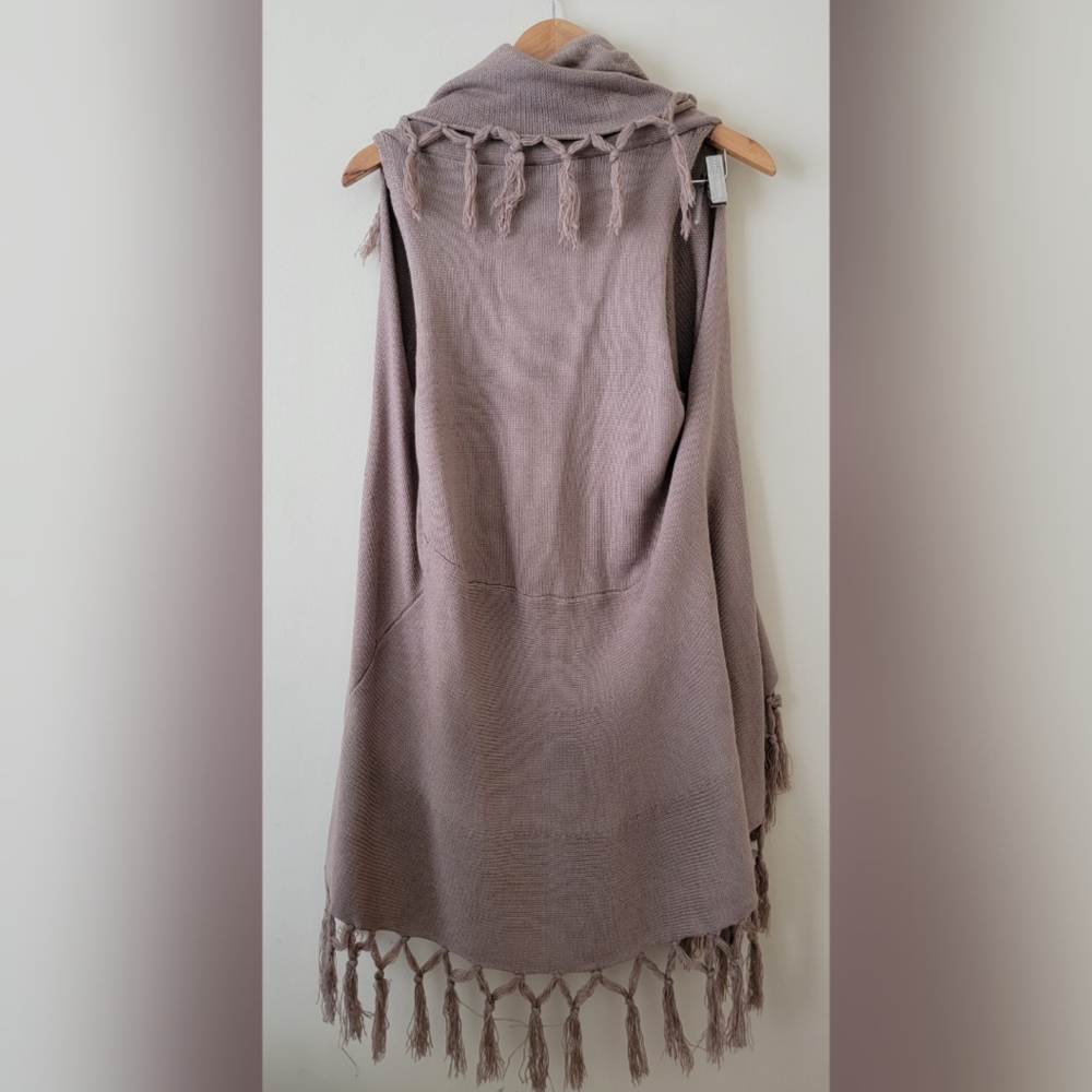 Entro Fringe Sweater Vest - Picture 2 of 5